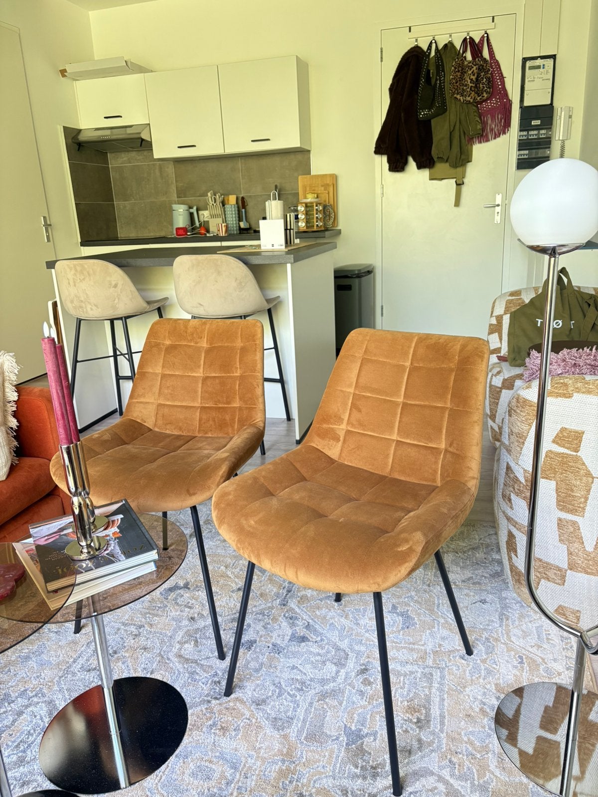 Twee gele velvet eet stoelen, Ophalen, Twee, Overige kleuren, Zo goed als nieuw