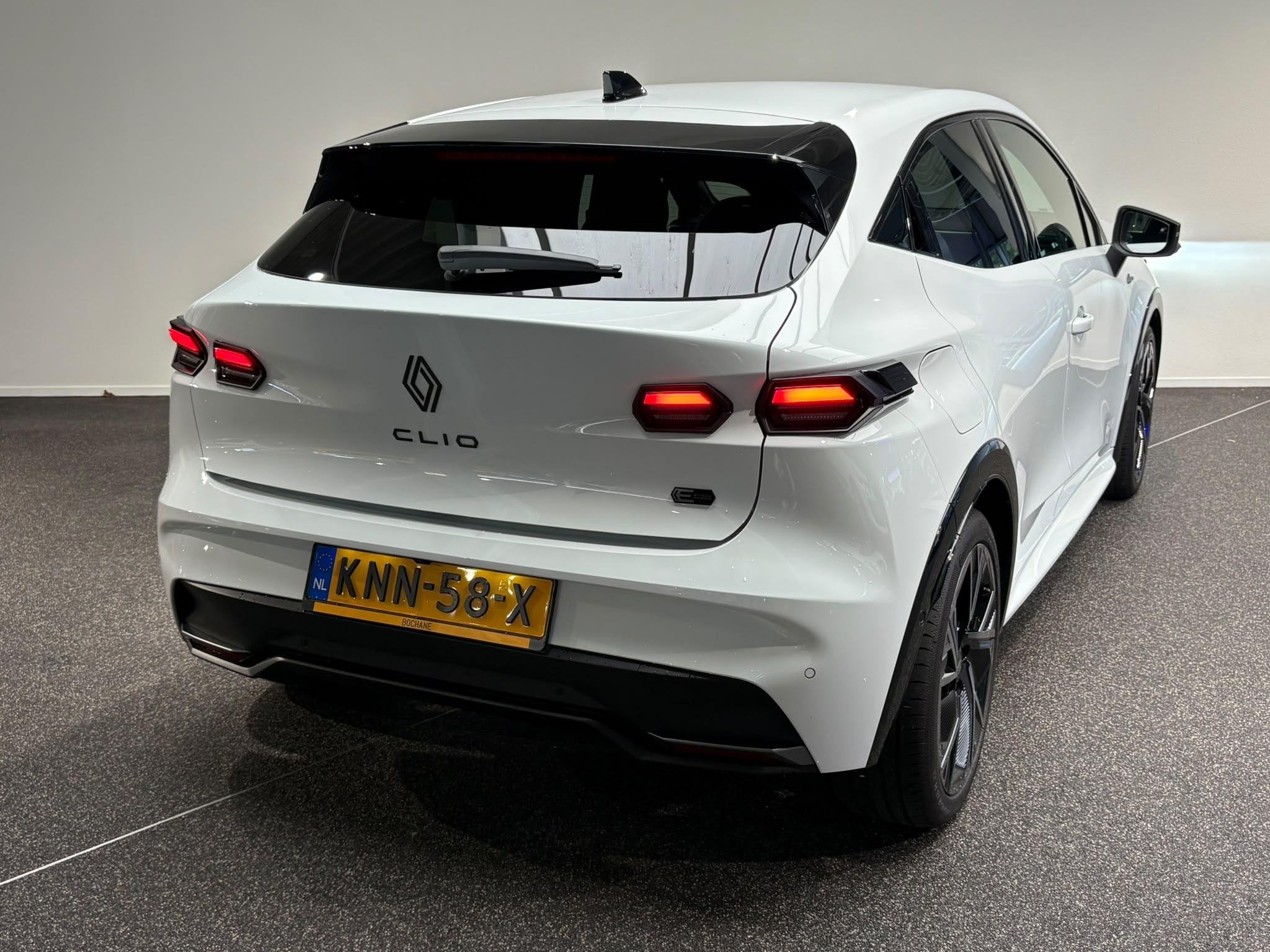 Renault Clio 1.8 Hybrid 160 esprit Alpine | Demo | Harman &, Auto's, 4 cilinders, Met garantie (alle), 1246 kg, Wit