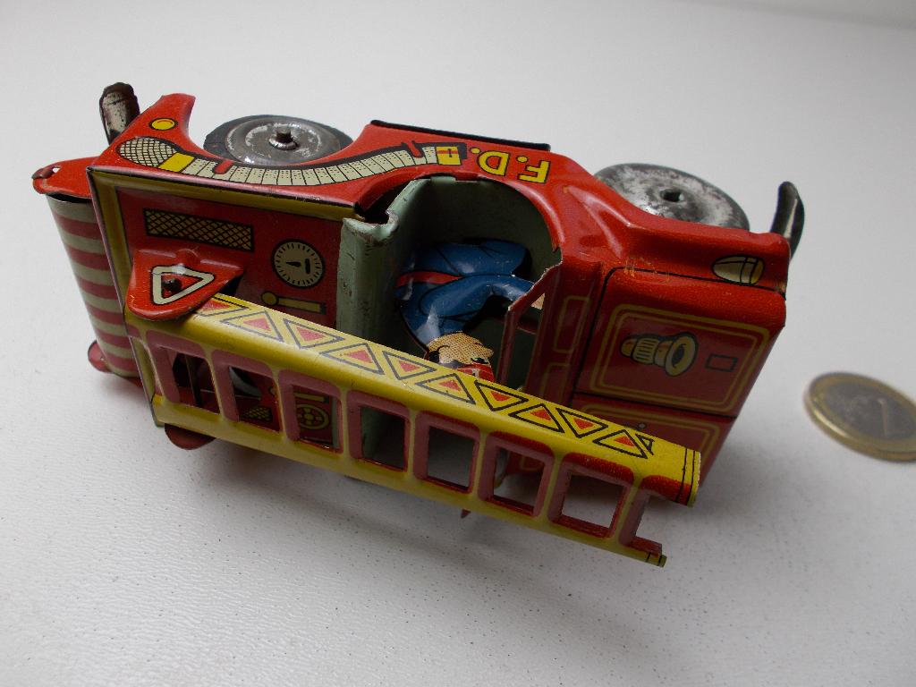 Jr 50/60 JAPAN. BLIKKEN FIRE CHIEF's JEEP + DRIVER + LADDER!, Antiek en Kunst, Ophalen of Verzenden
