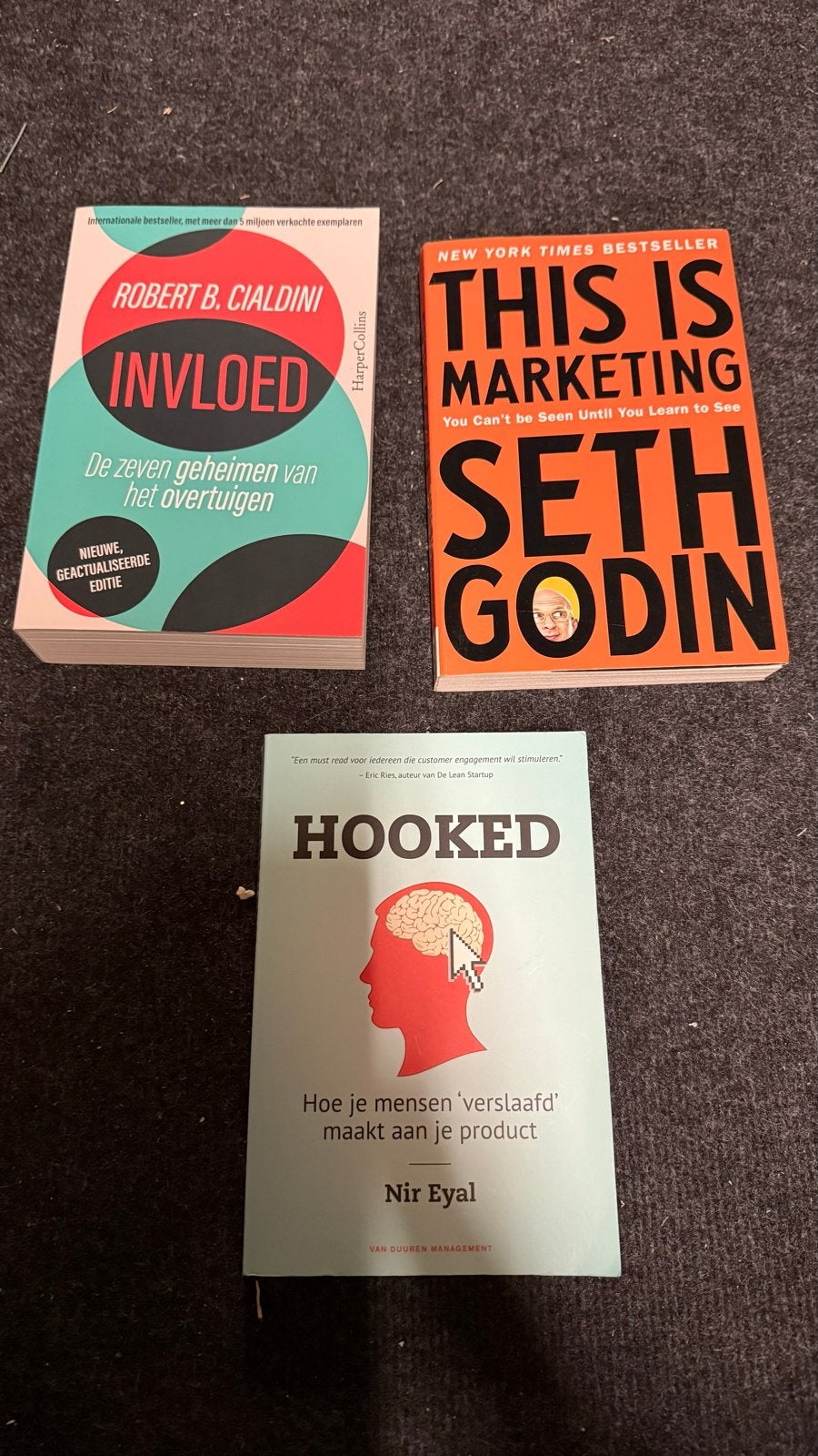 Marketing Boeken: Invloed, This is Marketing, Hooked, Ophalen of Verzenden, Zo goed als nieuw, Economie en Marketing