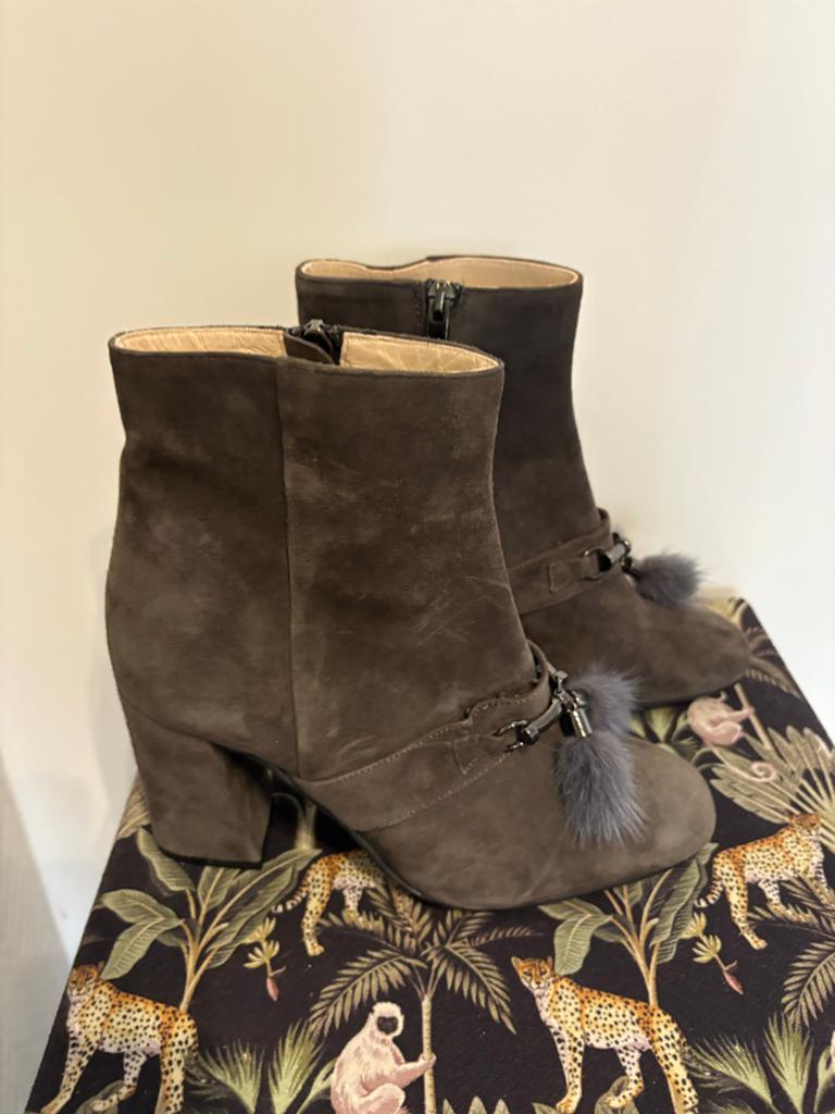 Paul Noyen Suède Enkellaarsjes Maat 37, Kleding | Dames, Schoenen, Lage of Enkellaarzen, Nieuw, Ophalen of Verzenden, Grijs