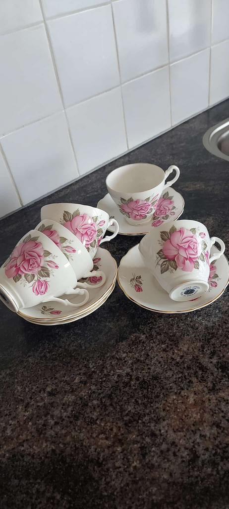 Vintage Engelse theekopjes Royal Ascot Bone China rozen 5, Antiek en Kunst, Ophalen of Verzenden