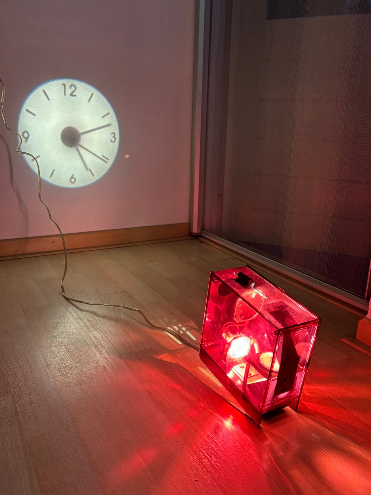 Habitat Projector Clock, Ophalen, Gebruikt, Analoog, Rood
