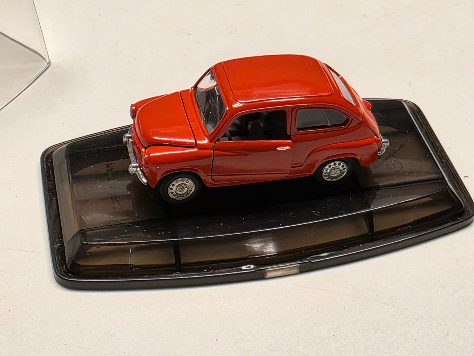 Pilen SEAT 600 D - Rood - Diecast Modelauto, Ophalen of Verzenden, Zo goed als nieuw, Auto