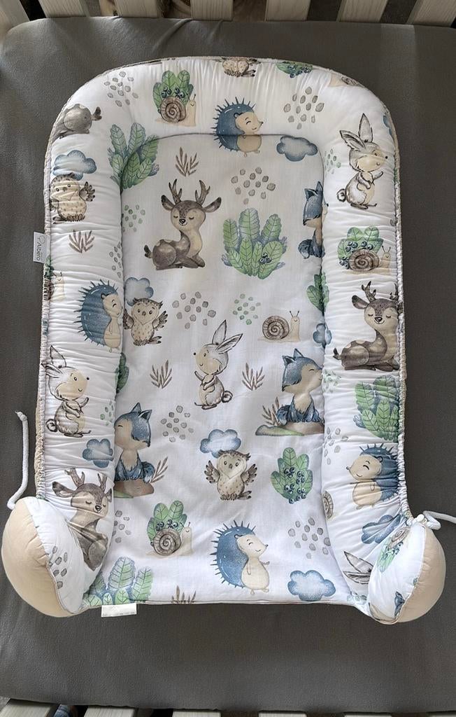 Baby nest in goede staat! Met dieren inclusief dekentje, Ophalen, Zo goed als nieuw
