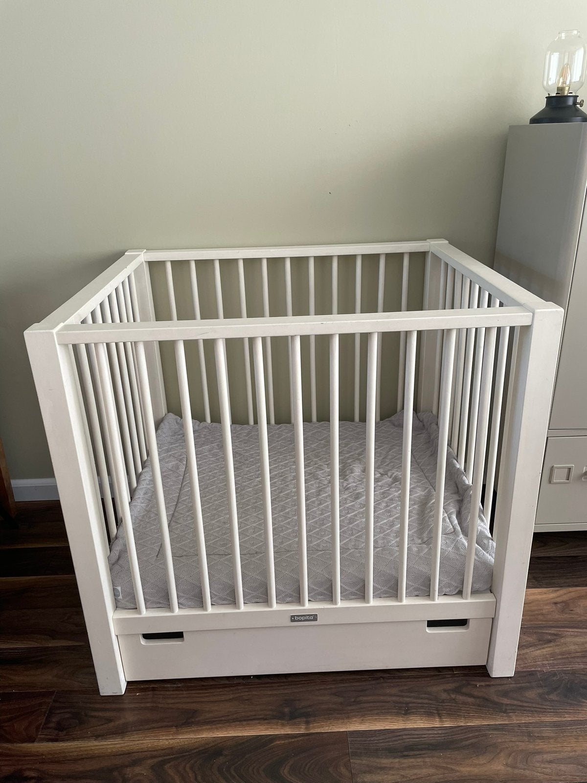 Witte Bopita box met lade en matras, Kinderen en Baby's, Boxen, Ophalen, Gebruikt, Rechthoekig, In hoogte verstelbaar