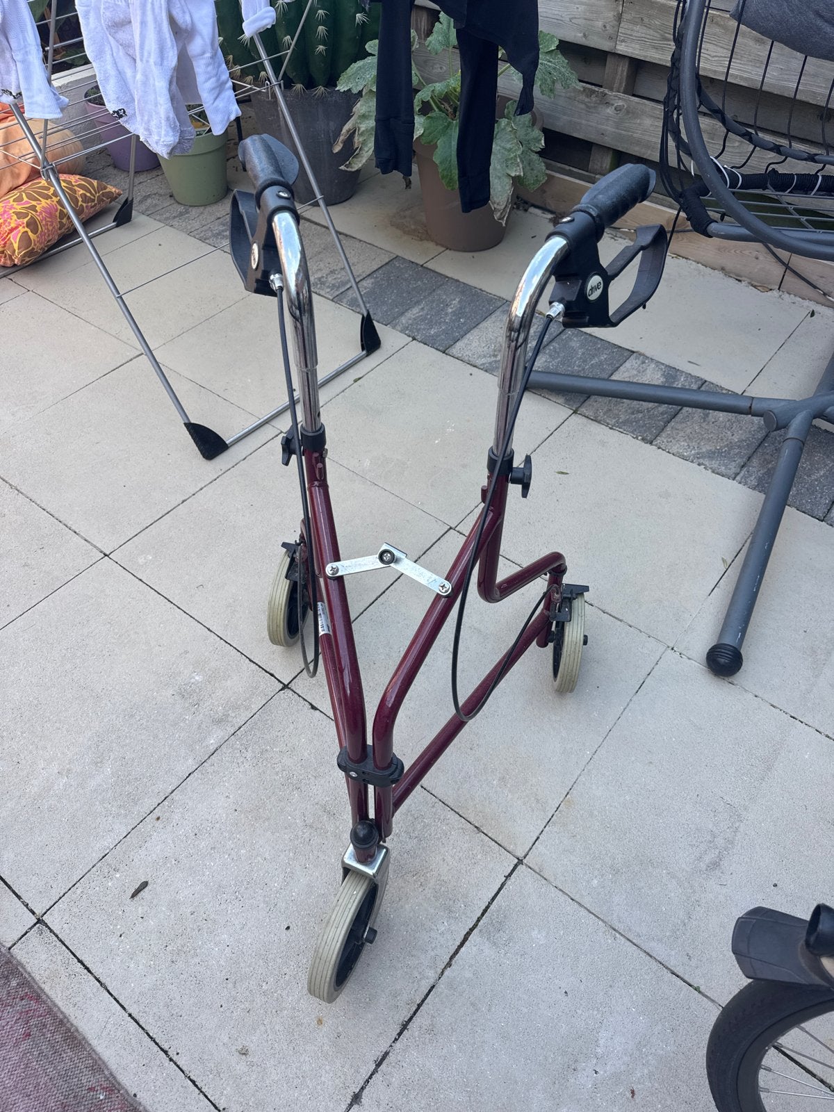 Driepoot rollator, Ophalen, Gebruikt