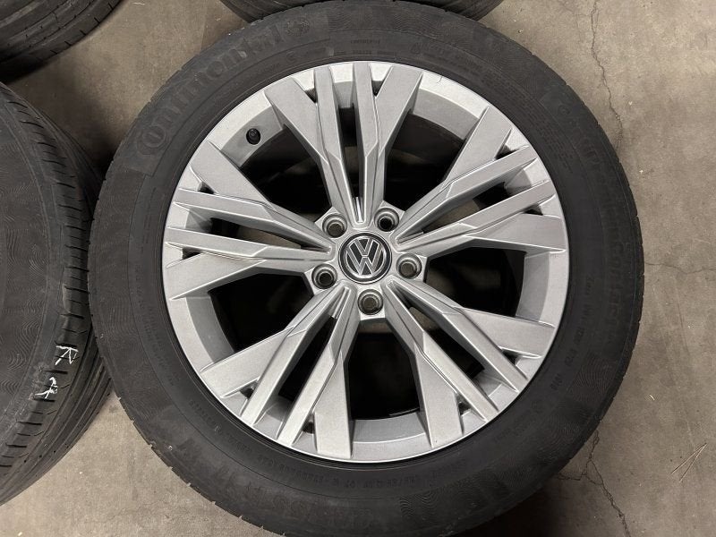 17 inch originele velgen + zomerbanden VW Passat All Track, Gebruikt, -, -, Banden en Velgen