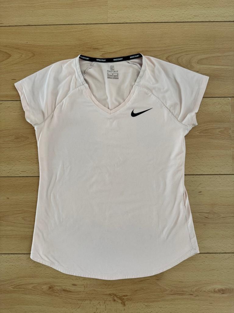 Nike sport shirt - 137/146, Gebruikt, Meisje, Sport- of Zwemkleding, Ophalen of Verzenden