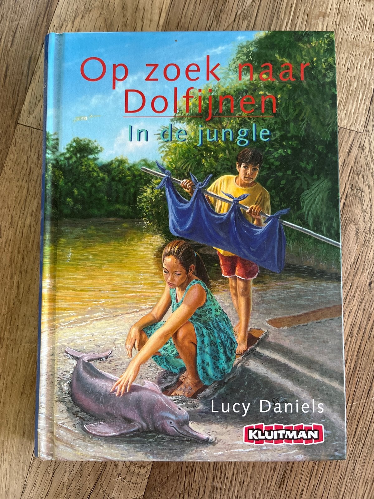 Op zoek naar Dolfijnen - In de jungle - Lucy Daniels, Boeken, Ophalen of Verzenden, Gelezen