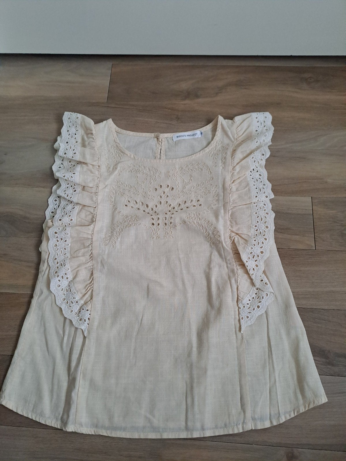 Ecru top van 'BISOU'S PROJECT' in maat M, Maat 38/40 (M), Beige, Ophalen of Verzenden, Zo goed als nieuw