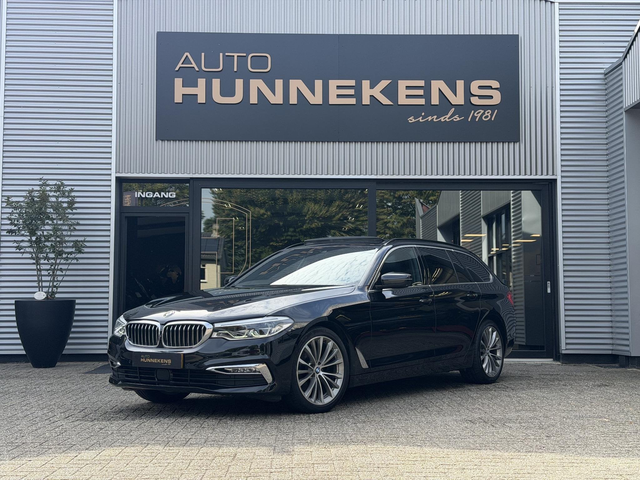 BMW 5-serie Touring 520i High Executive Open dak | Adapt. cr, Automaat, 1998 cc, Achterwielaandrijving, Gebruikt