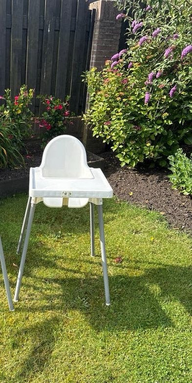 witte kinderstoel IKEA, Kinderen en Baby's, Kinderstoelen, Ophalen, Gebruikt, Overige typen, Afneembaar eetblad
