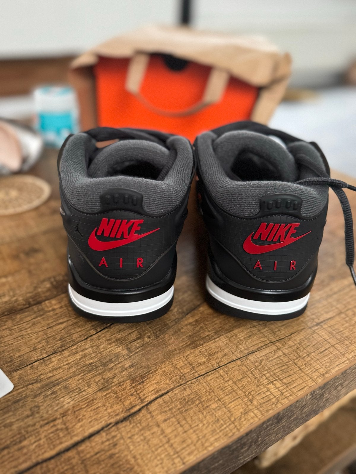 Nike Jordan Flight Origin 4 - Zwart met rode details, Zwart, Nieuw, Ophalen of Verzenden, Sneakers of Gympen