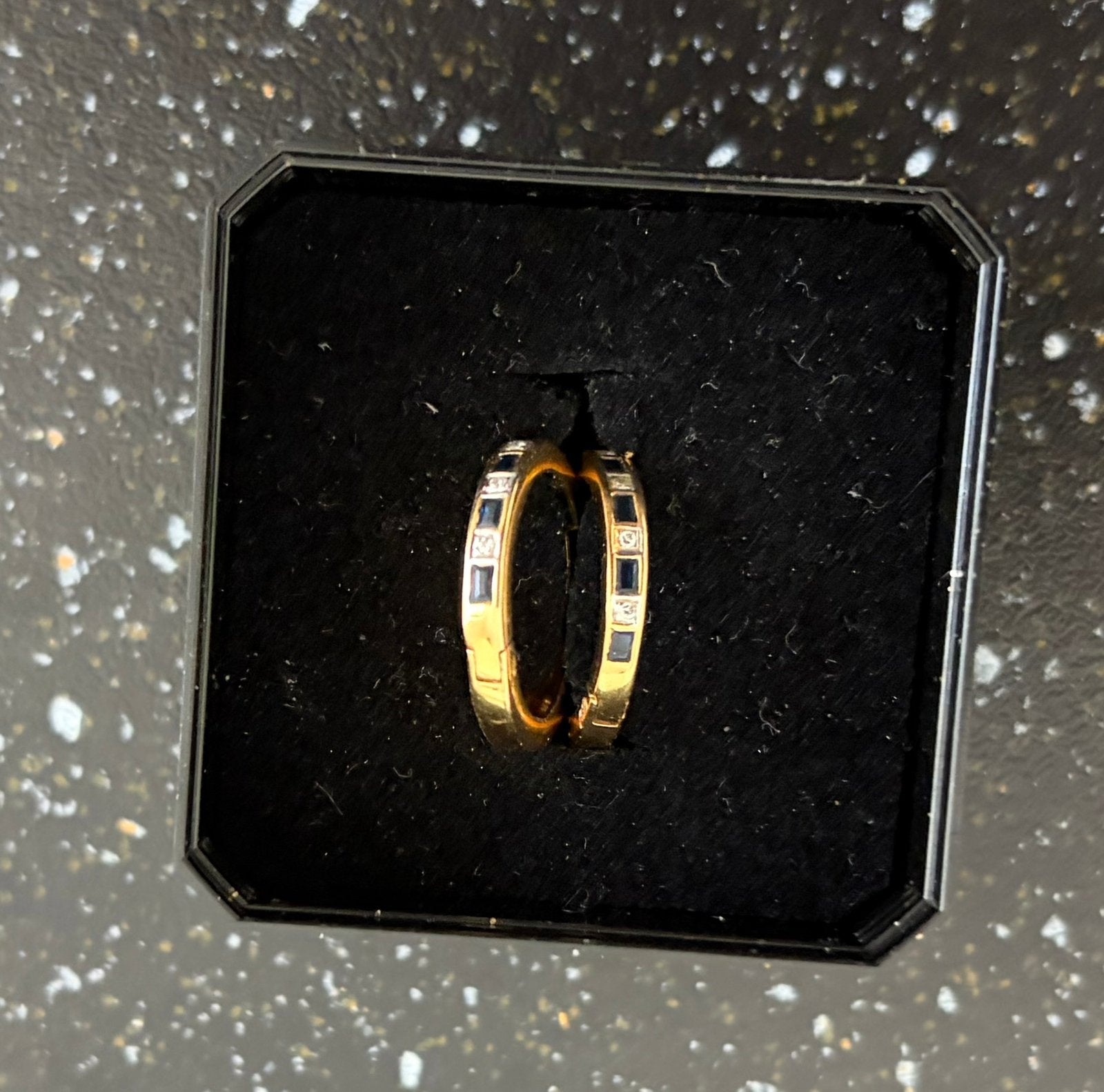 18 karaats gouden oorbellen met saffier, Sieraden, Tassen en Uiterlijk, Ophalen of Verzenden, Goud, Goud, Hangers