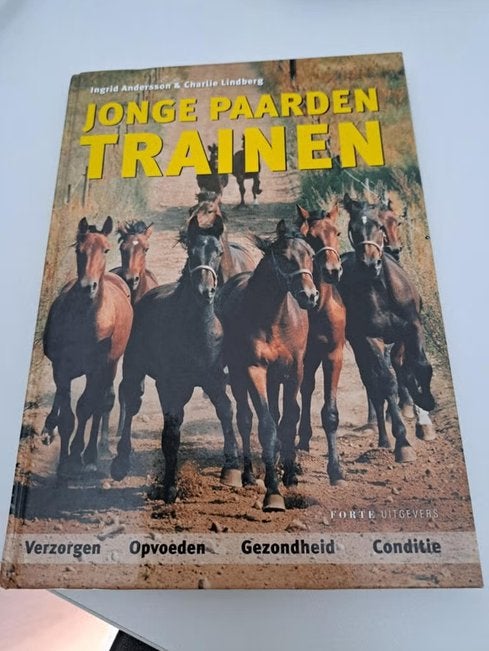 Ingrid Andersson - Jonge Paarden Trainen, Ophalen of Verzenden, Gelezen, Paarden of Pony's