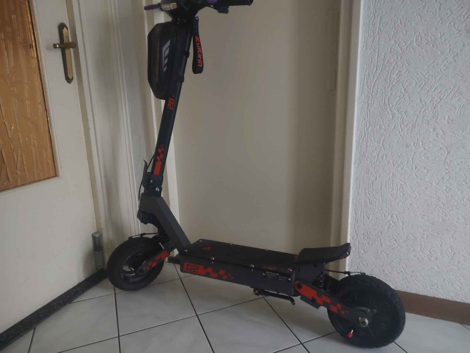 Elektrische step met paarse accenten en lichte schade, Ophalen, Gebruikt, Elektrische step (E-scooter)