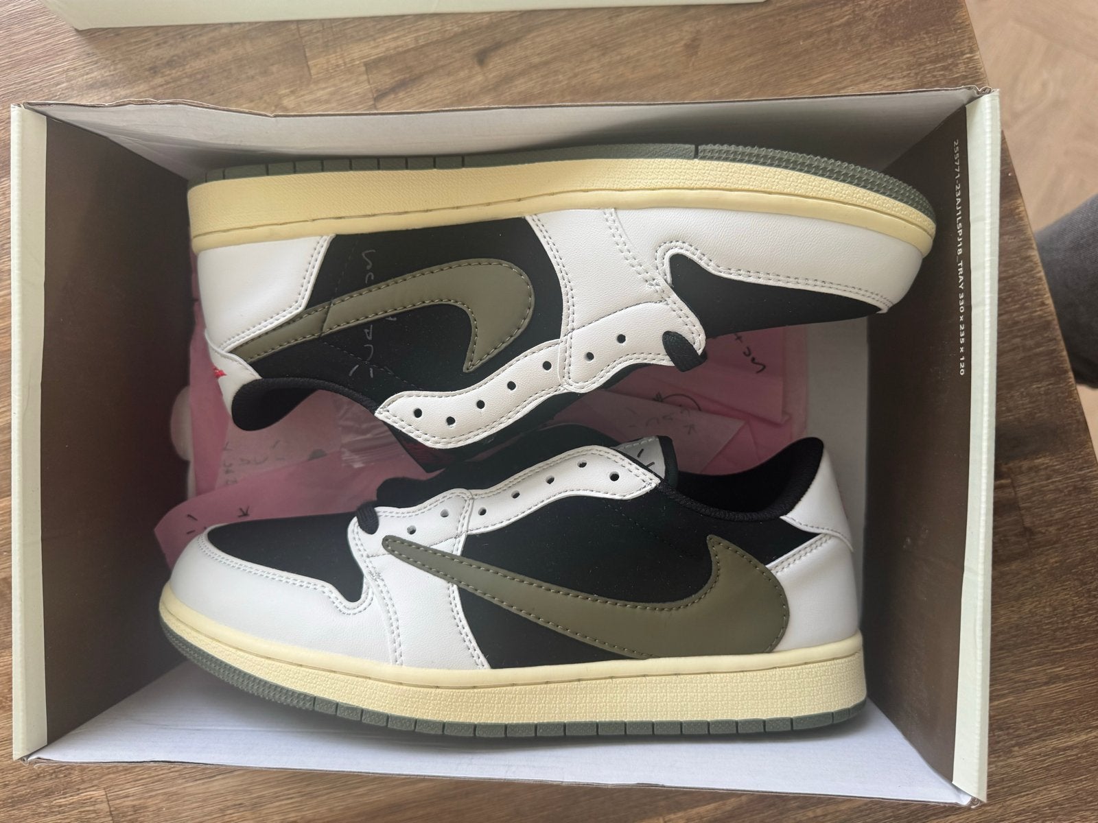Travis Scott Sneakers Maat 44 - Gloednieuw, Ophalen, Nieuw, Overige kleuren, Sneakers of Gympen