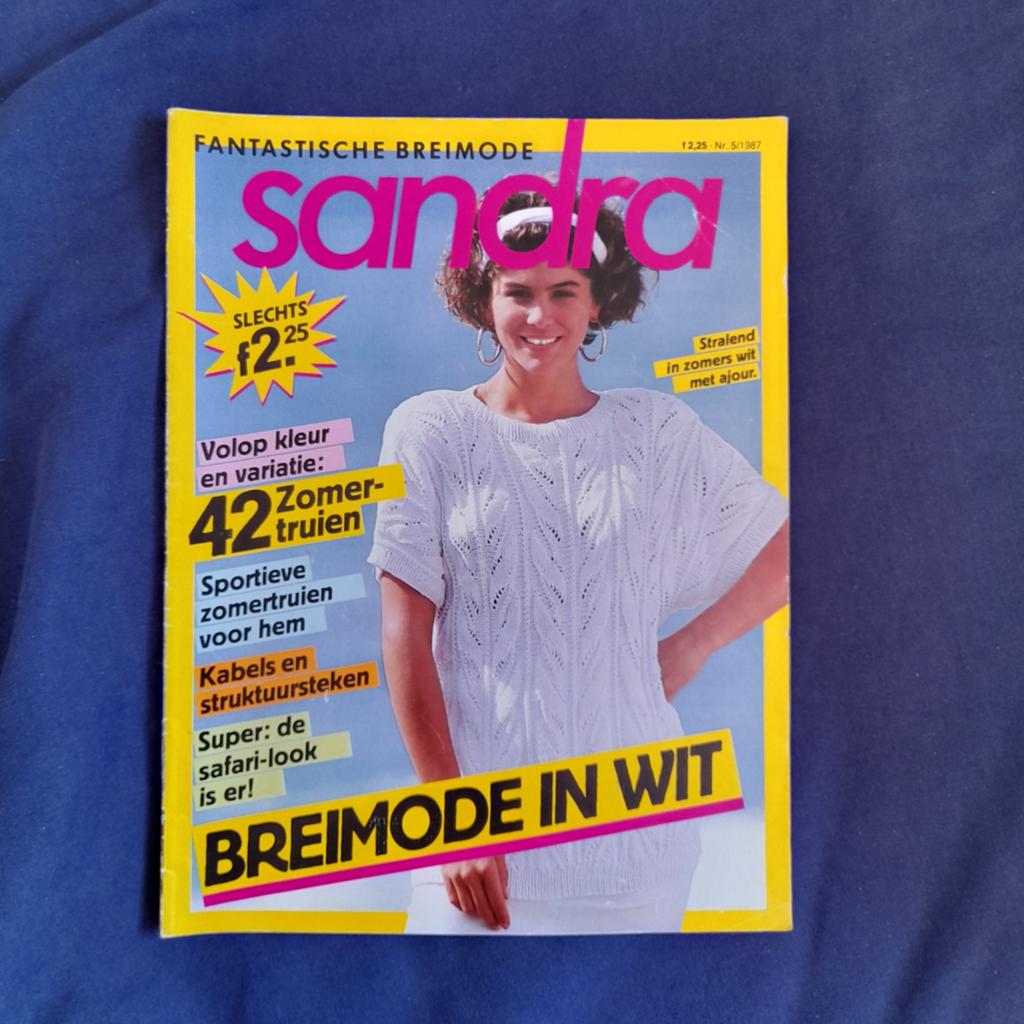 Sandra breimode in wit zomertruien nr 5 1987, Hobby en Vrije tijd, Ophalen of Verzenden, Gebruikt, Breien, Patroon of Boek