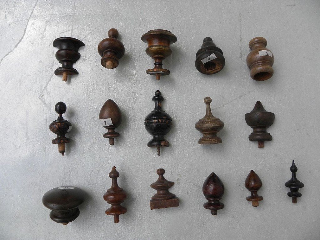 Houten ornamenten, tollen in doos Remonte 1, Antiek en Kunst, Antiek | Klokken, Ophalen of Verzenden