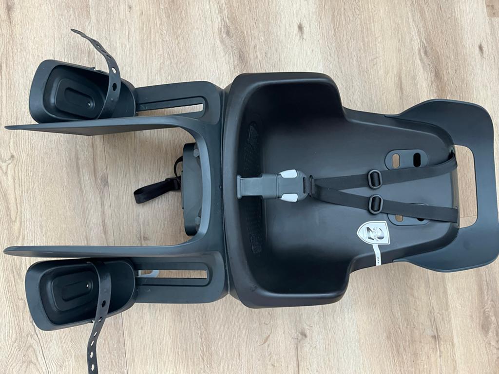 Bobike Go fietsstoeltje achter + Paw Patrol helm, Achterzitje, Voetsteuntjes, Ophalen of Verzenden, Zo goed als nieuw