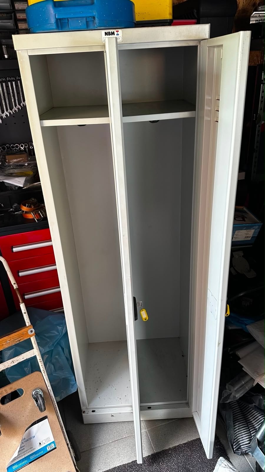 Metalen locker / kledingkast met 2 deuren, Huis en Inrichting, Kasten | Lockerkasten, Ophalen, Gebruikt