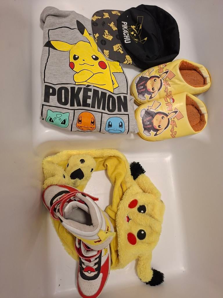 Pokémon Pikachu Kleding en Accessoires Bundel, Ophalen of Verzenden, Gebruikt, Overige typen