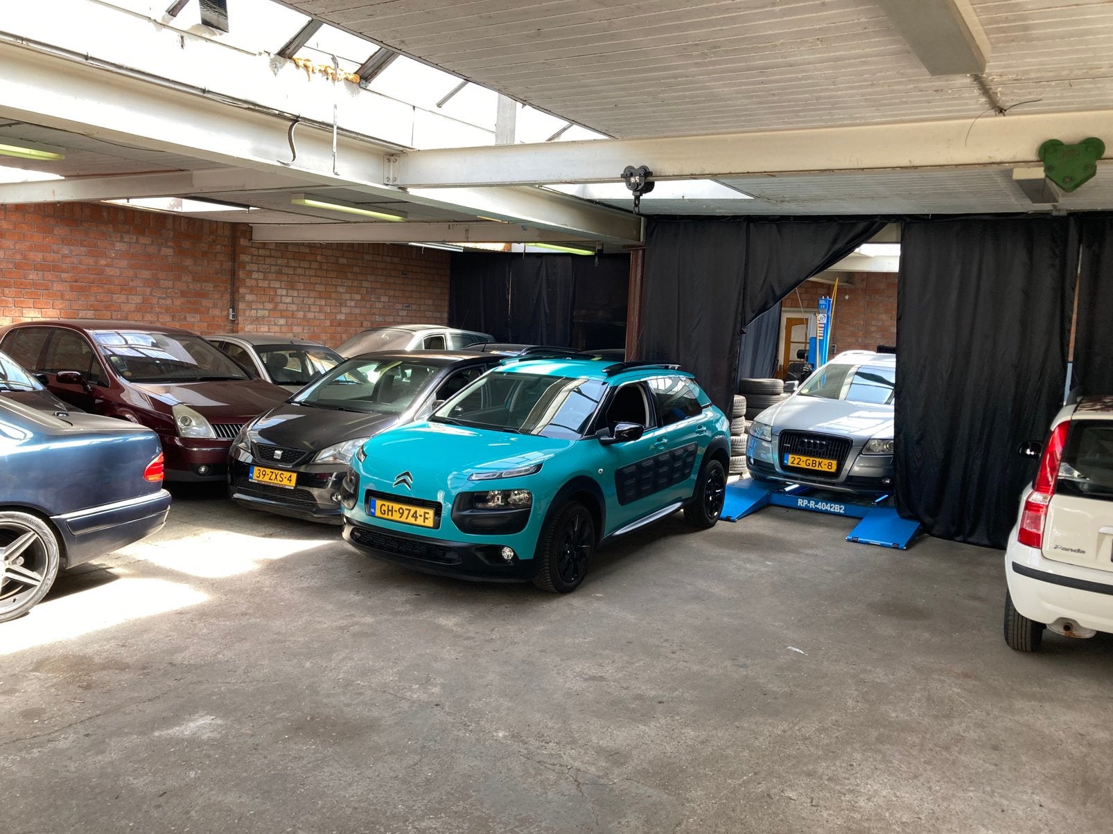 Garage autobedrijf, Apk Onderhoud Banden, Monteur