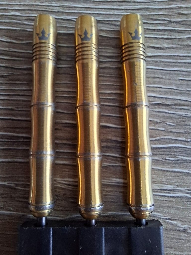 Mervyn king gold/goud 24 gram winmau, Sport en Fitness, Darts, Ophalen, Zo goed als nieuw, Pijlen