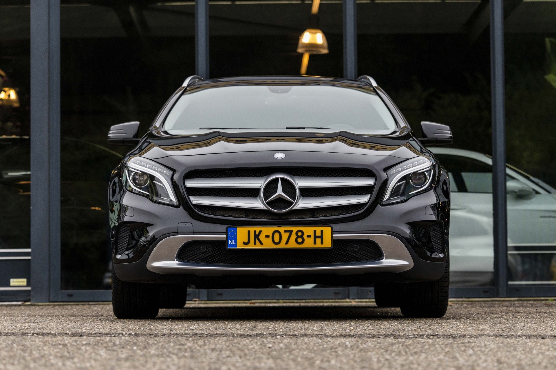 Mercedes-Benz GLA 200 Prestige Elektrisch glazen panorama-da, Gebruikt, Euro 6, 715 kg, Zwart