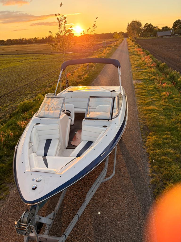 Speetboot 4,3 v6 2008 nieuw bekleed, Watersport en Boten, Speedboten, Ophalen