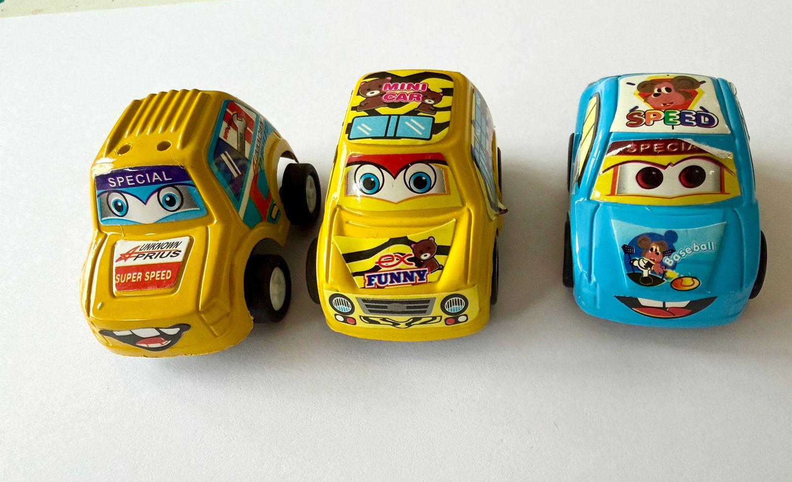 3 Terugtrek auto’s uit verrassingseieren, Ophalen of Verzenden, Zo goed als nieuw, Hardplasticfiguren