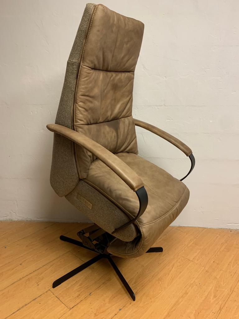 Sta op stoel, Relax fauteuil, Prominent, Accu en Garantie., Ophalen, Zo goed als nieuw, Leer, 50 tot 75 cm