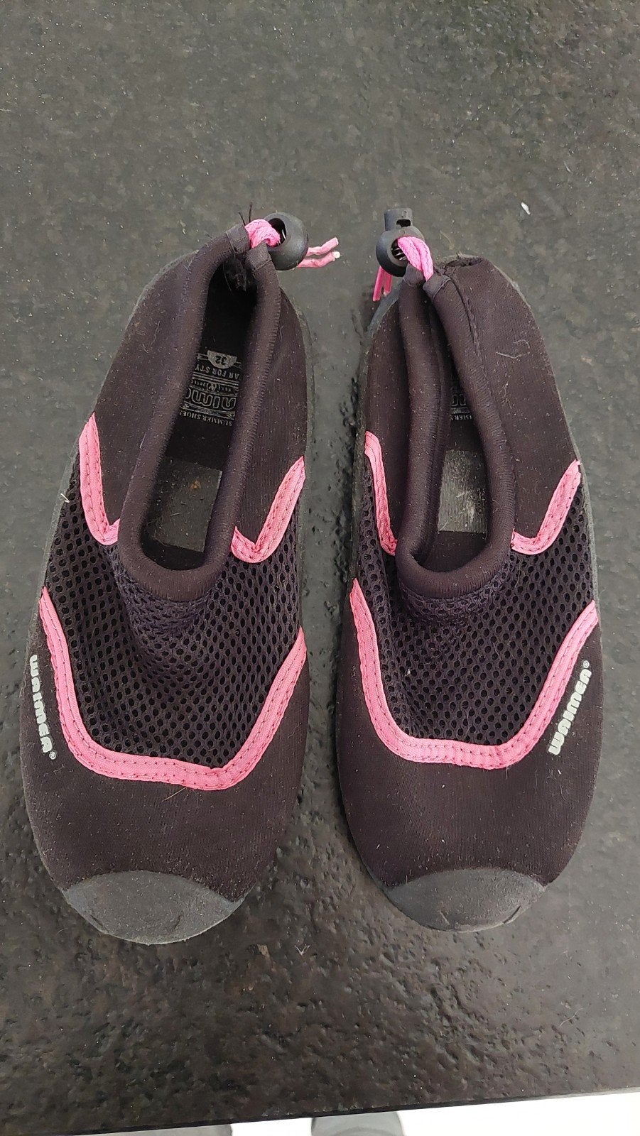 Waterschoenen zwart/roze maat 32 te koop, Ophalen of Verzenden, Zo goed als nieuw, Meisje, Zwemschoenen