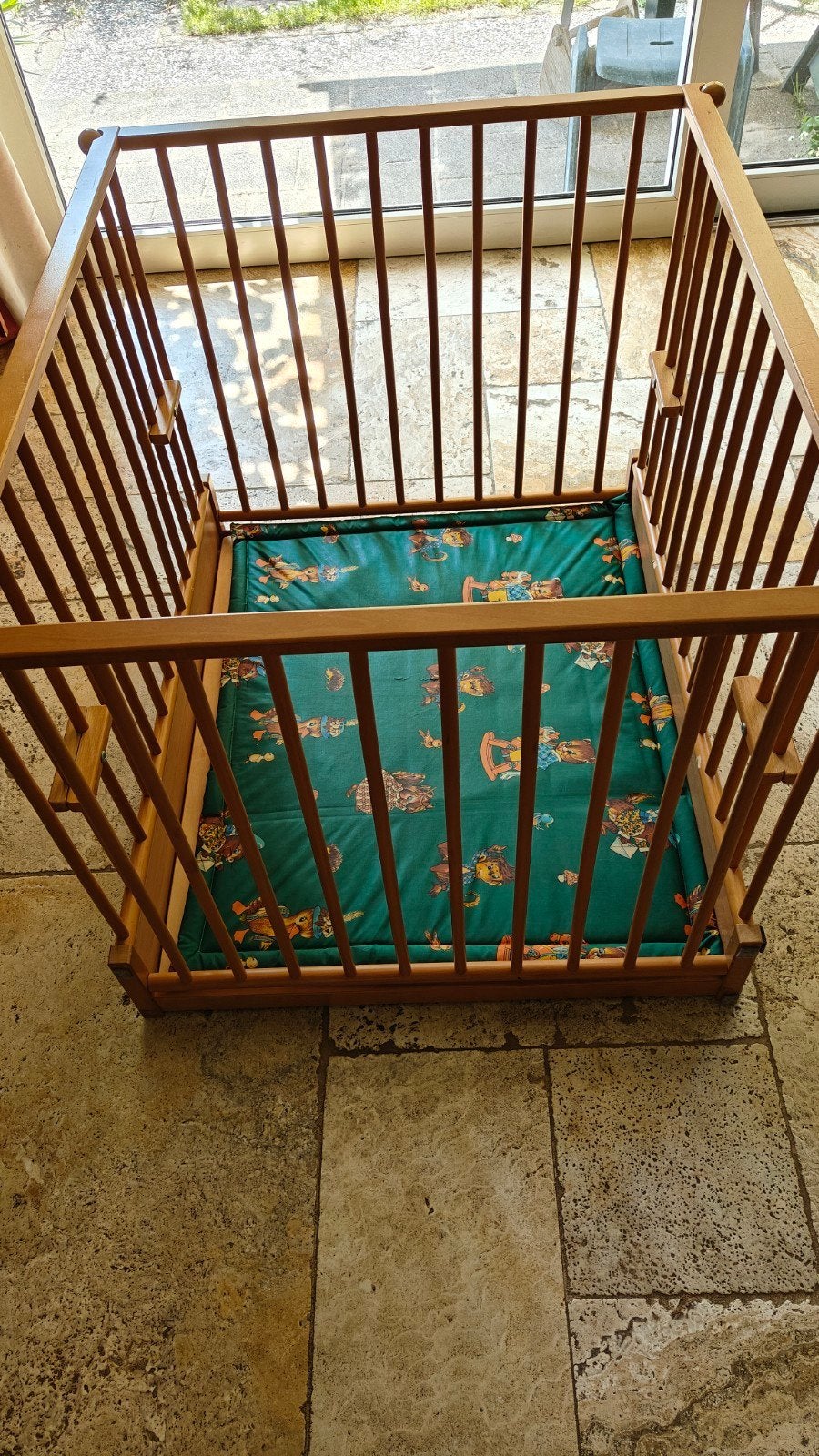 Houten box met verstelbare bodem, Kinderen en Baby's, Boxen, Ophalen, Gebruikt, Vierkant, In hoogte verstelbaar