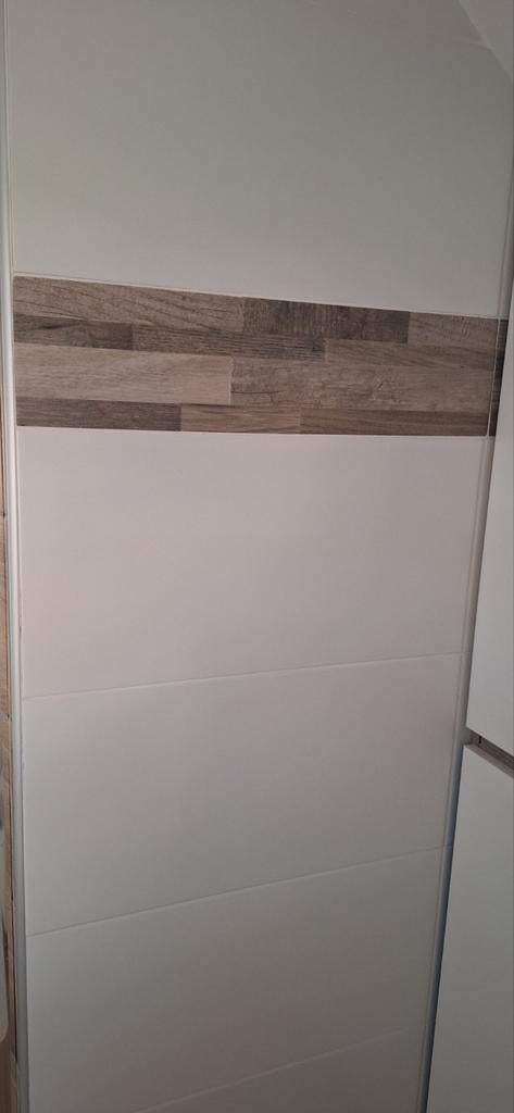 Wandtegels wit met houtlook accent - Nieuw in doos, Ophalen, 40 tot 60 cm, Nieuw, 10 m² of meer