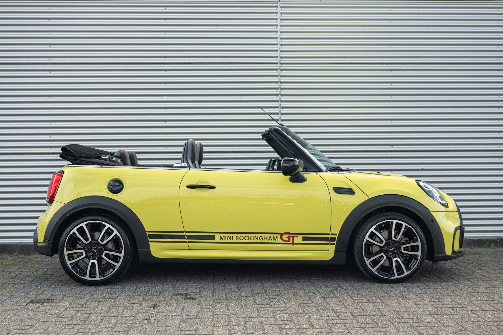 MINI Cabrio Cooper S Rockingham GT JCW Automaat / Achteruitr, 1300 kg, Gebruikt, 4 cilinders, Bedrijf