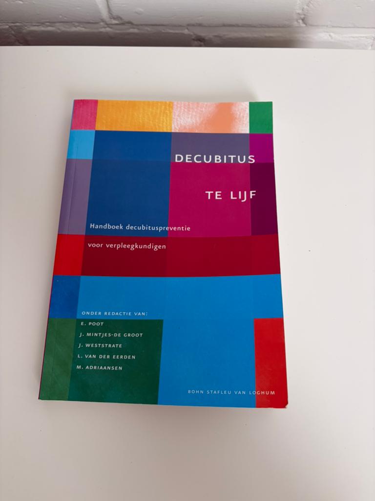 Decubitus te lijf, Ophalen of Verzenden, Zo goed als nieuw, Sociale wetenschap