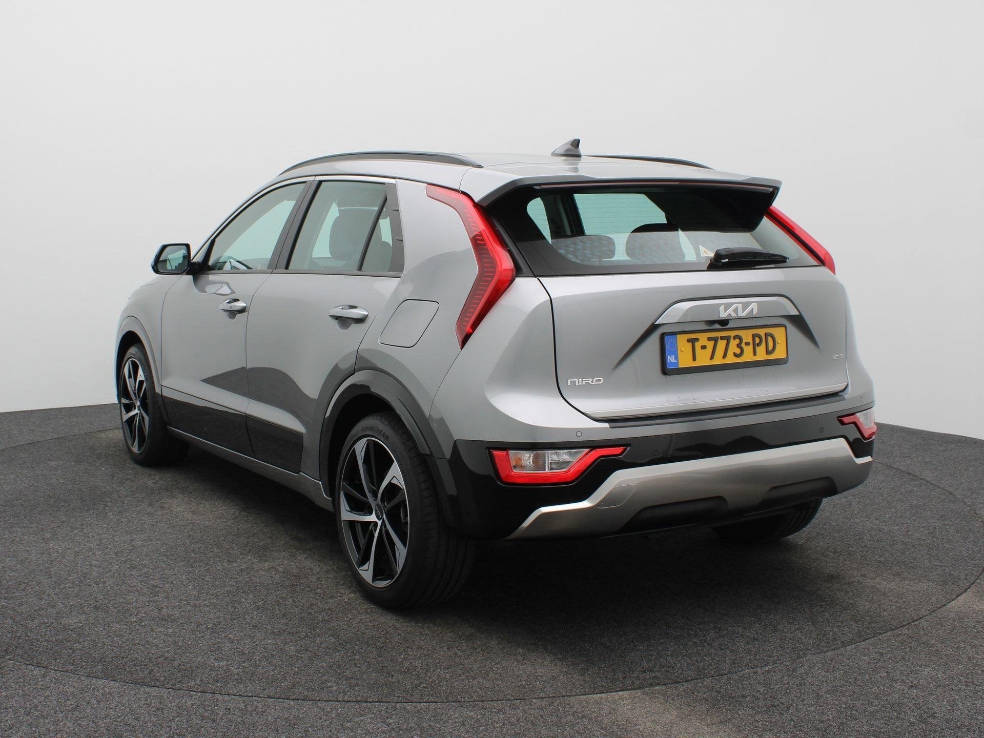 Foto 2 van Kia Niro 1.6 GDi Hybrid DynamicLine | Camera | Navigatie | C