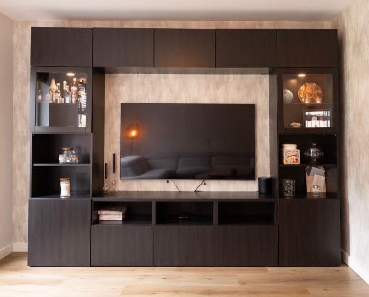 IKEA TV-kast met verlichting en glazen vitrines