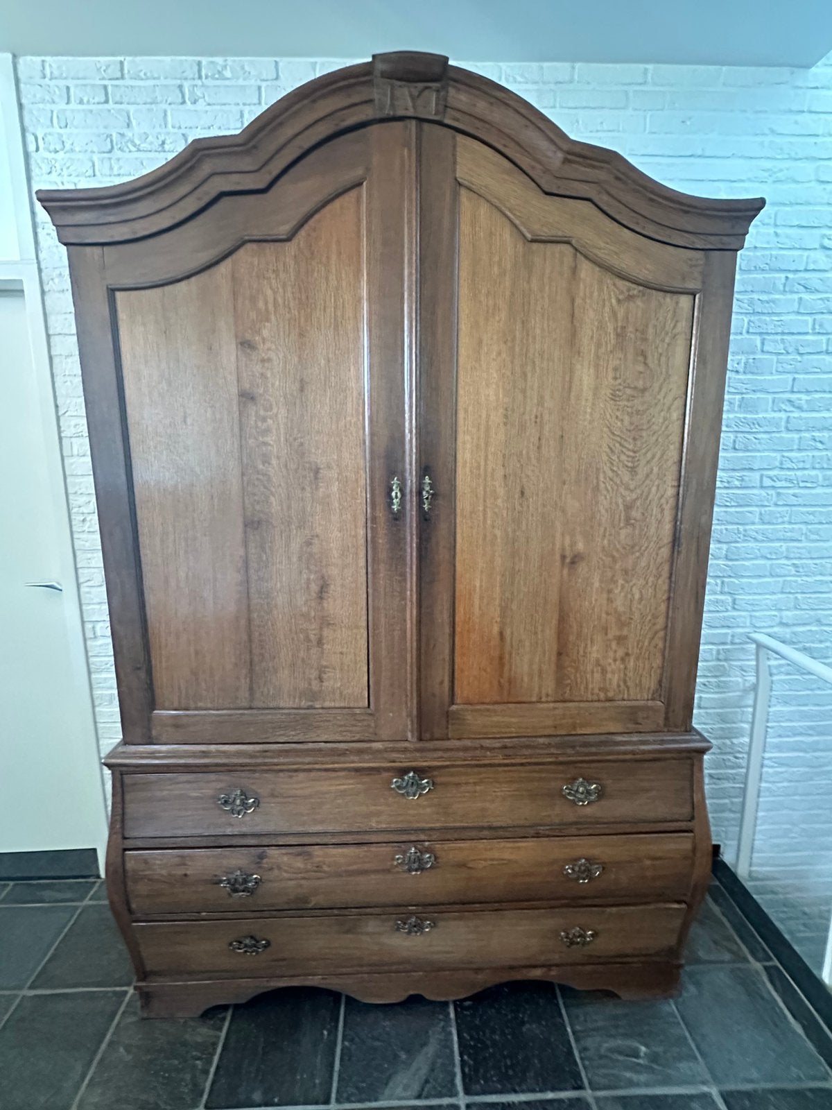 Antiek Fries eikenhouten kabinet ca. 1820 – 2 deuren/3 laden, Ophalen, Zo goed als nieuw, 25 tot 50 cm, 200 cm of meer