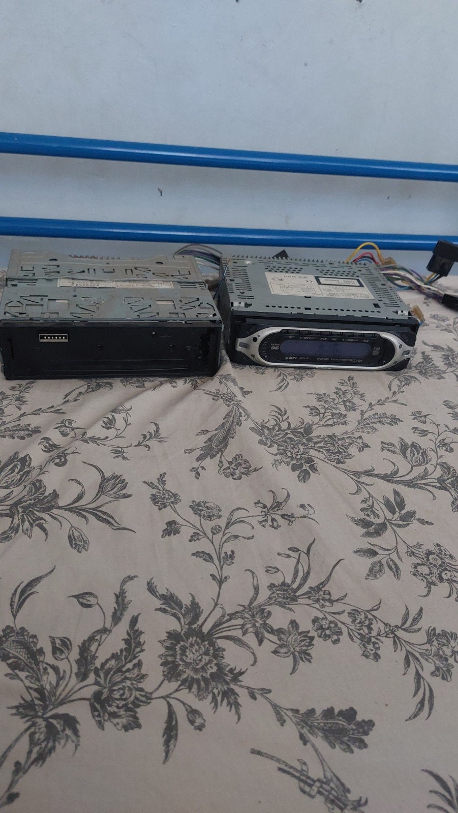 Sony CDX-M840 en JVC KD-G331 Autoradio's, Ophalen of Verzenden, Gebruikt