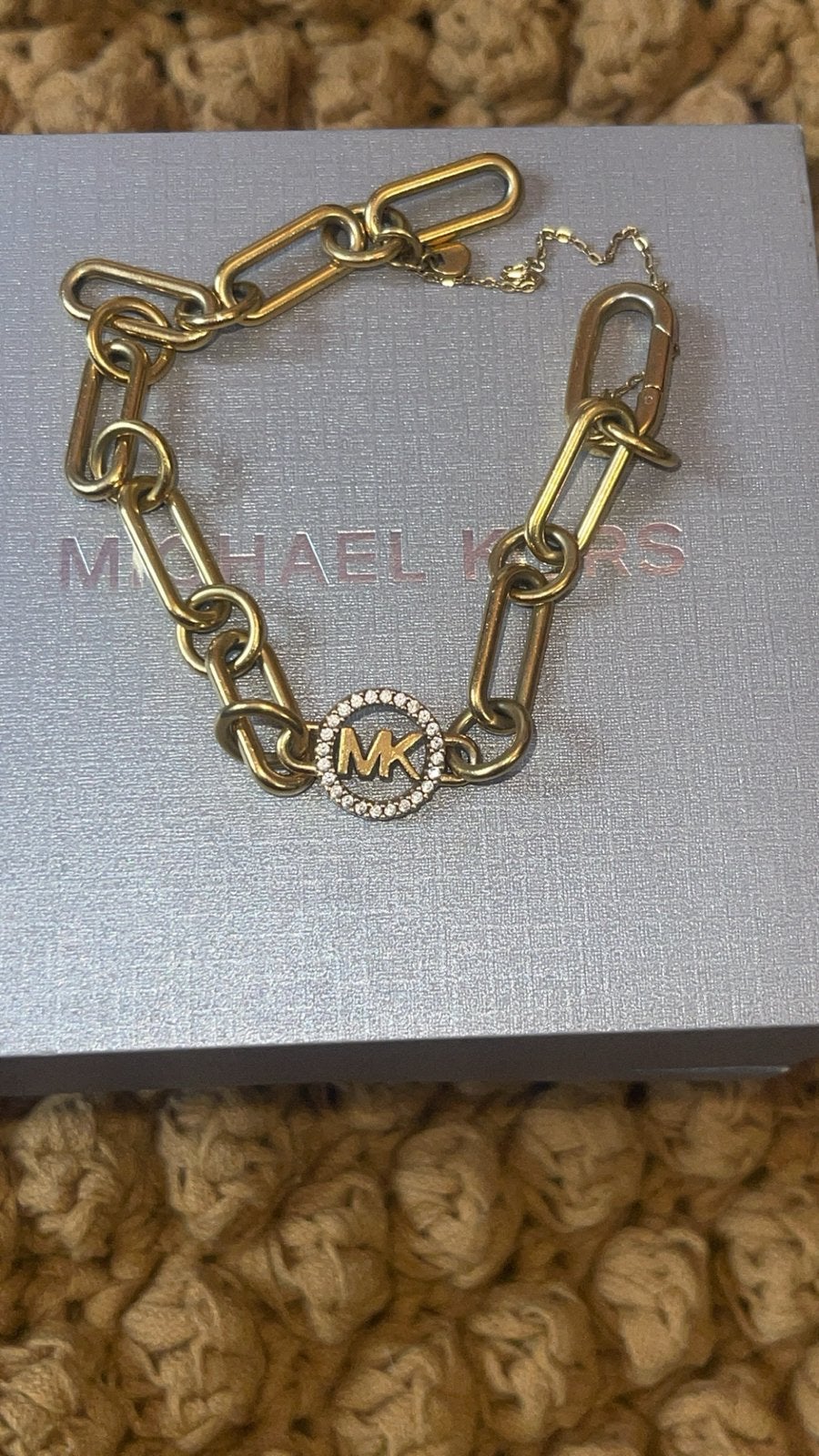 Michael Kors Gouden Schakelarmband met MK Logo, Sieraden, Tassen en Uiterlijk, Armbanden, Ophalen, Overige materialen, Zo goed als nieuw