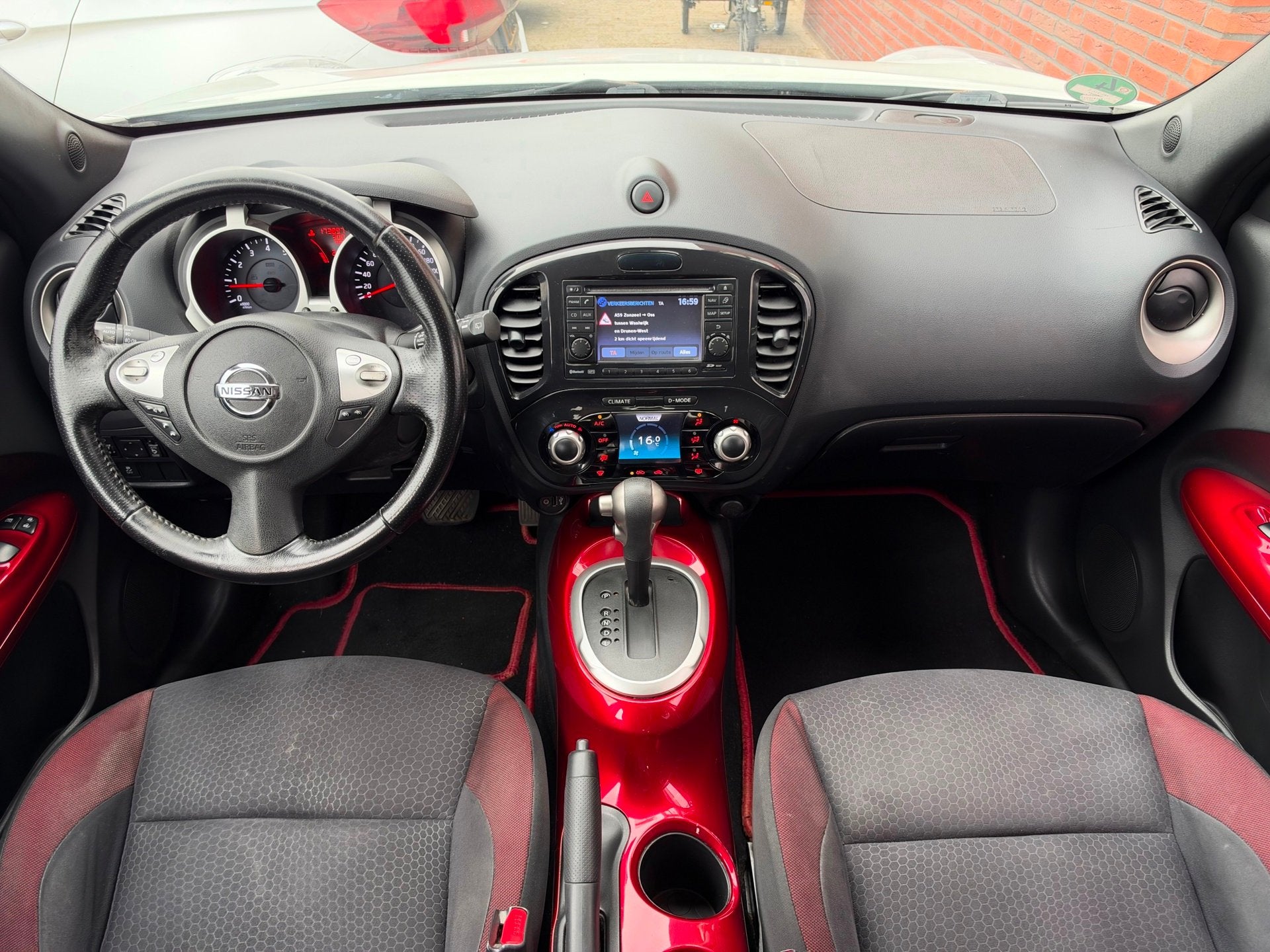 Nissan Juke 1.6 Tekna / AUT / Navi / Camera / Clima / Stoelv, Auto's, Euro 5, Stof, 4 cilinders, Met garantie (alle)