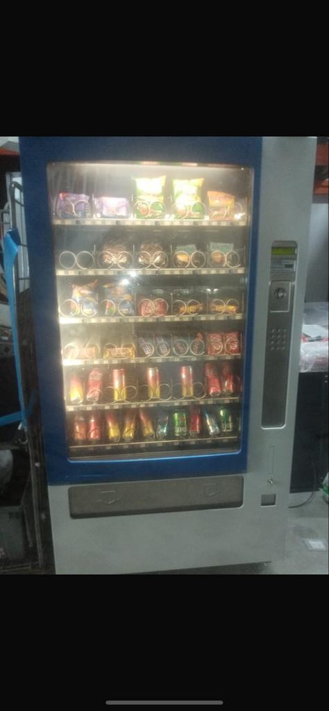 Gekoelde snoepautomaat/frisdrankautomaat. Combiautomaat, Ophalen, Gebruikt