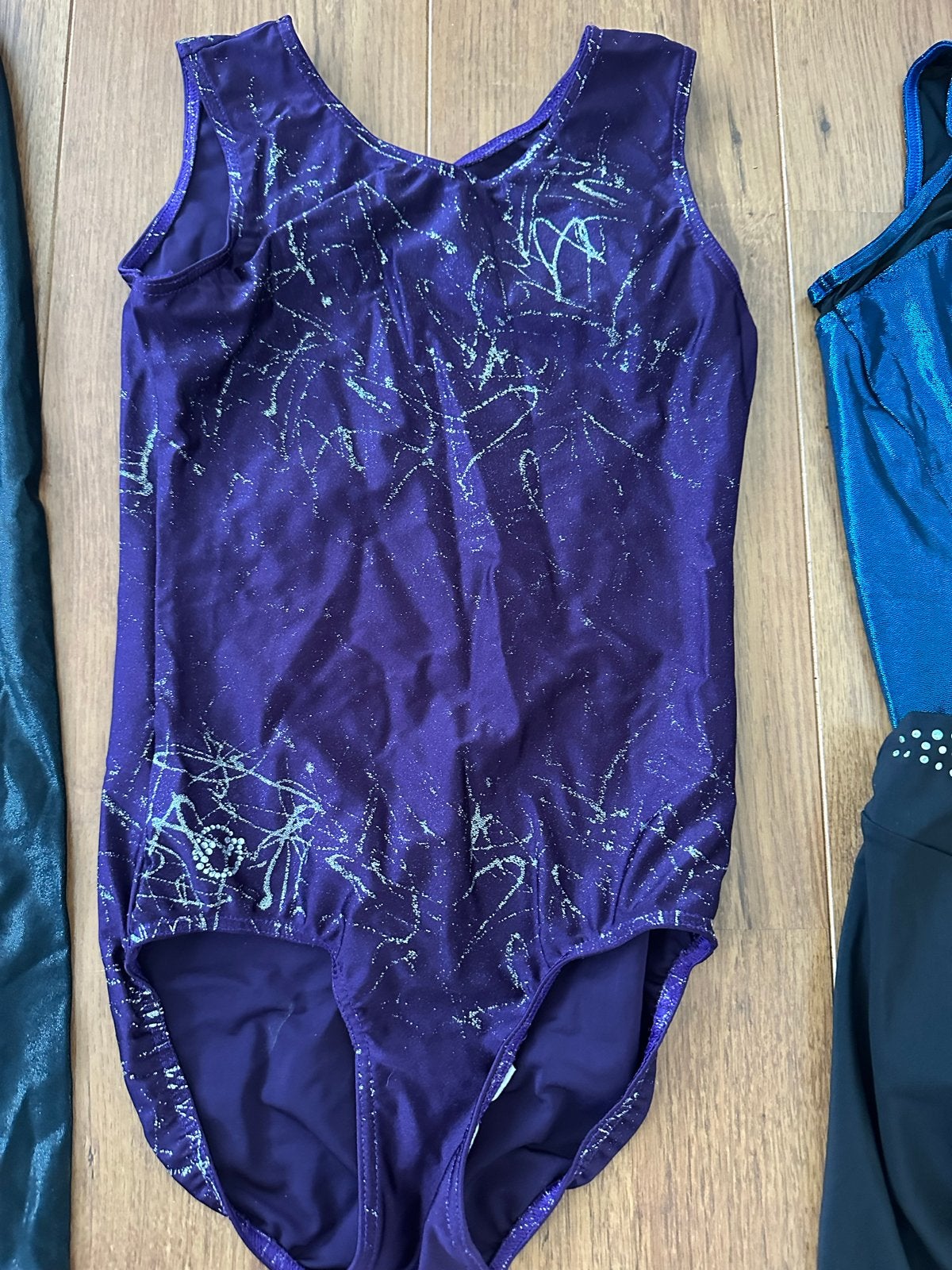 2 Turnpakjes en 1 Decathlon turnbroek, Gebruikt, Paars, Turnpak(je), Kindermaat 122 t/m 140