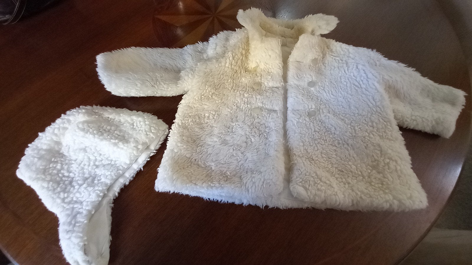 Schattig wit teddy jasje met mutsje voor baby's, Ophalen of Verzenden, Zo goed als nieuw, Onbekend, Jongetje of Meisje