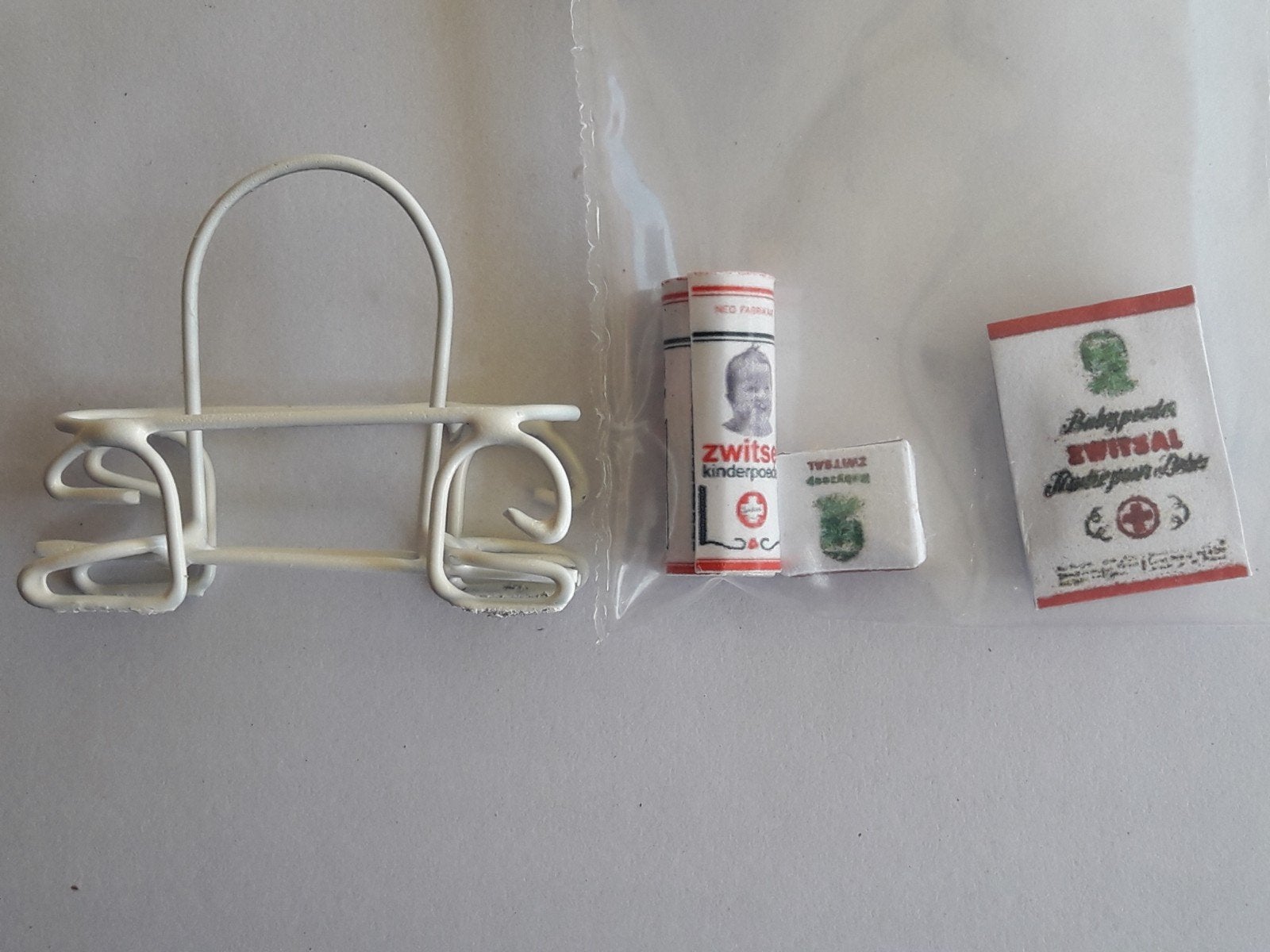 ZWITSAL-rekje, schaal 1op12, poppenhuis miniatuur., Ophalen of Verzenden, Nieuw, Poppenhuis