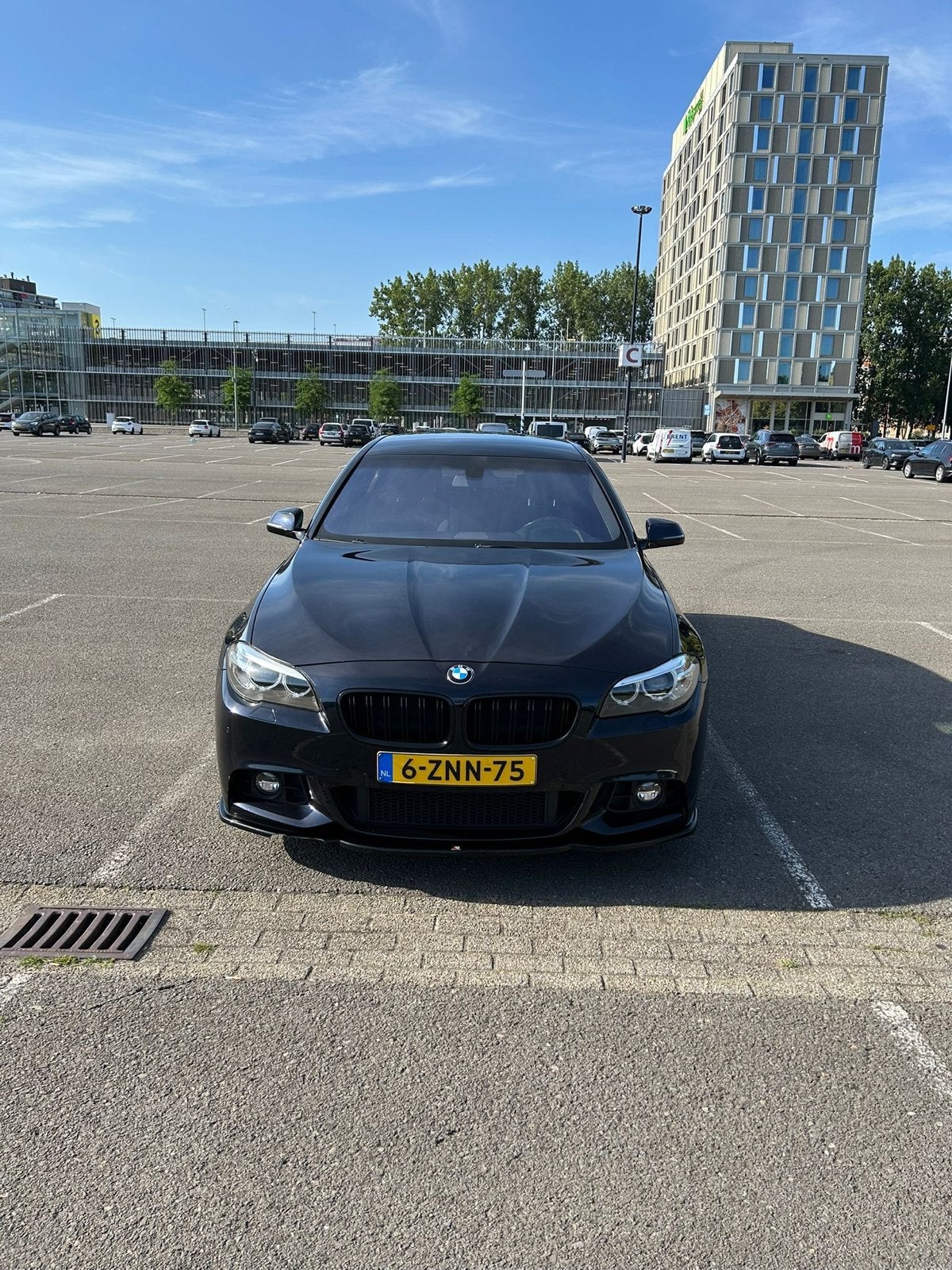 BMW 5-Serie 2.0 520I AUT 184 PK Sedan 2015 Zwart, Auto's, Achterwielaandrijving, 4 cilinders, 2000 kg, Leder en Stof