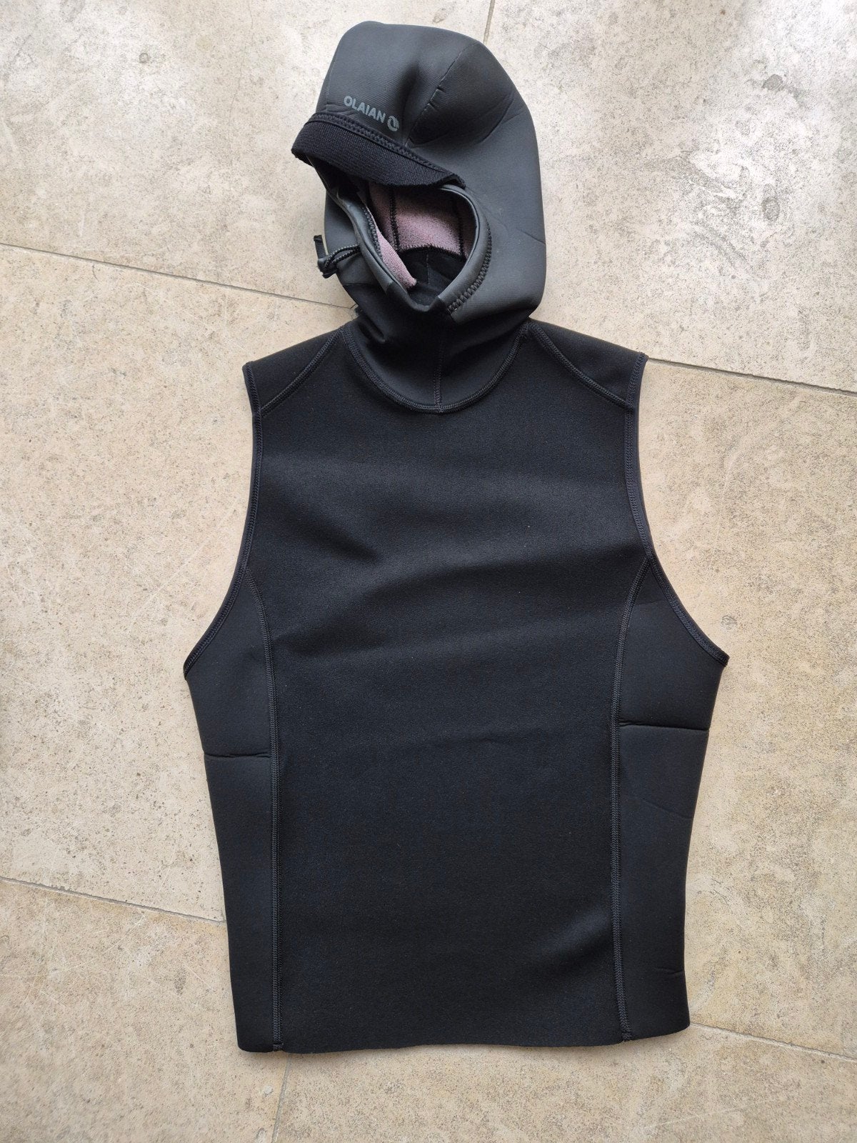 Olaian Neopreen Surfkap/Vest 2.2mm - Maat L (nieuw), Watersport en Boten, Ophalen of Verzenden, Nieuw, Overige typen